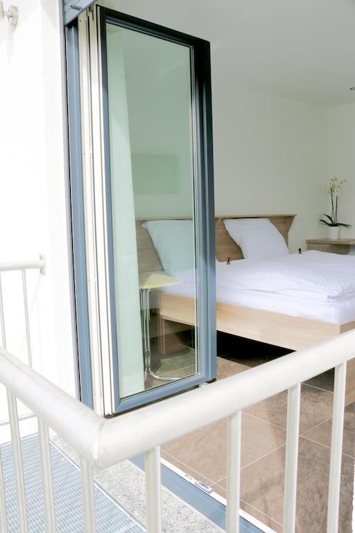 Alte Stadtmauer - Apartment Sinsheim Zimmer foto